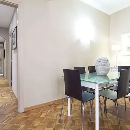 Apartmán 4-bedroom In Eixample 105 *
