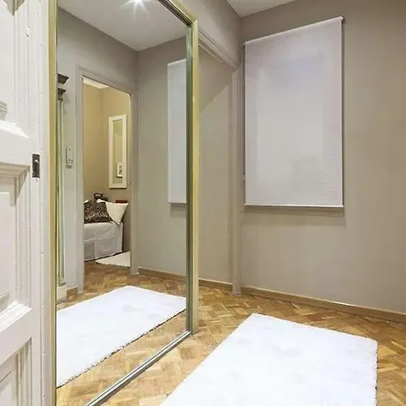 Apartmán 4-bedroom In Eixample 105